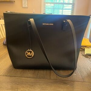 Michael Kors Jet Set Top-Zip Tote Bag